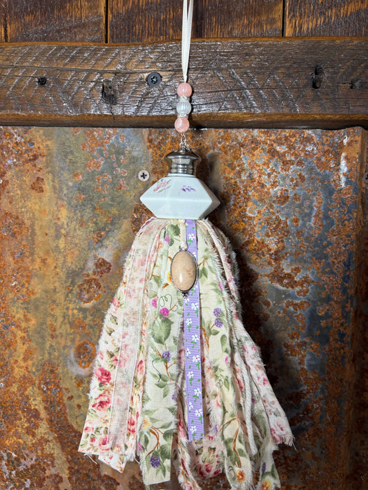 Vintage Hexagon Dainty Floral Salt Shaker Tassel