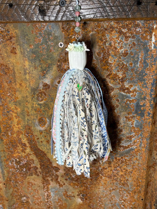 Vintage Dainty Floral Mini Salt Shaker Tassel