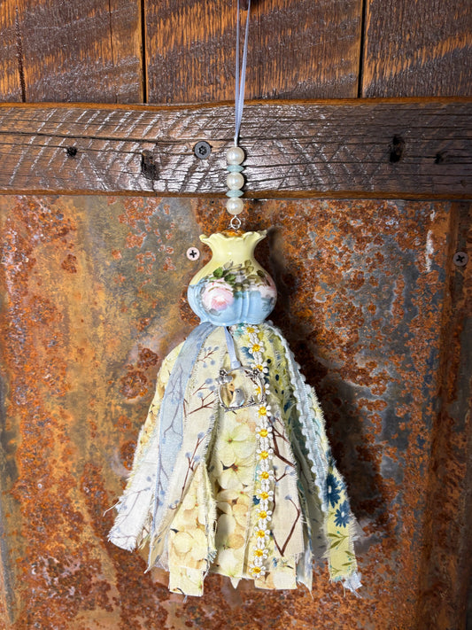 Vintage Sunflower Floral Salt Shaker Tassel