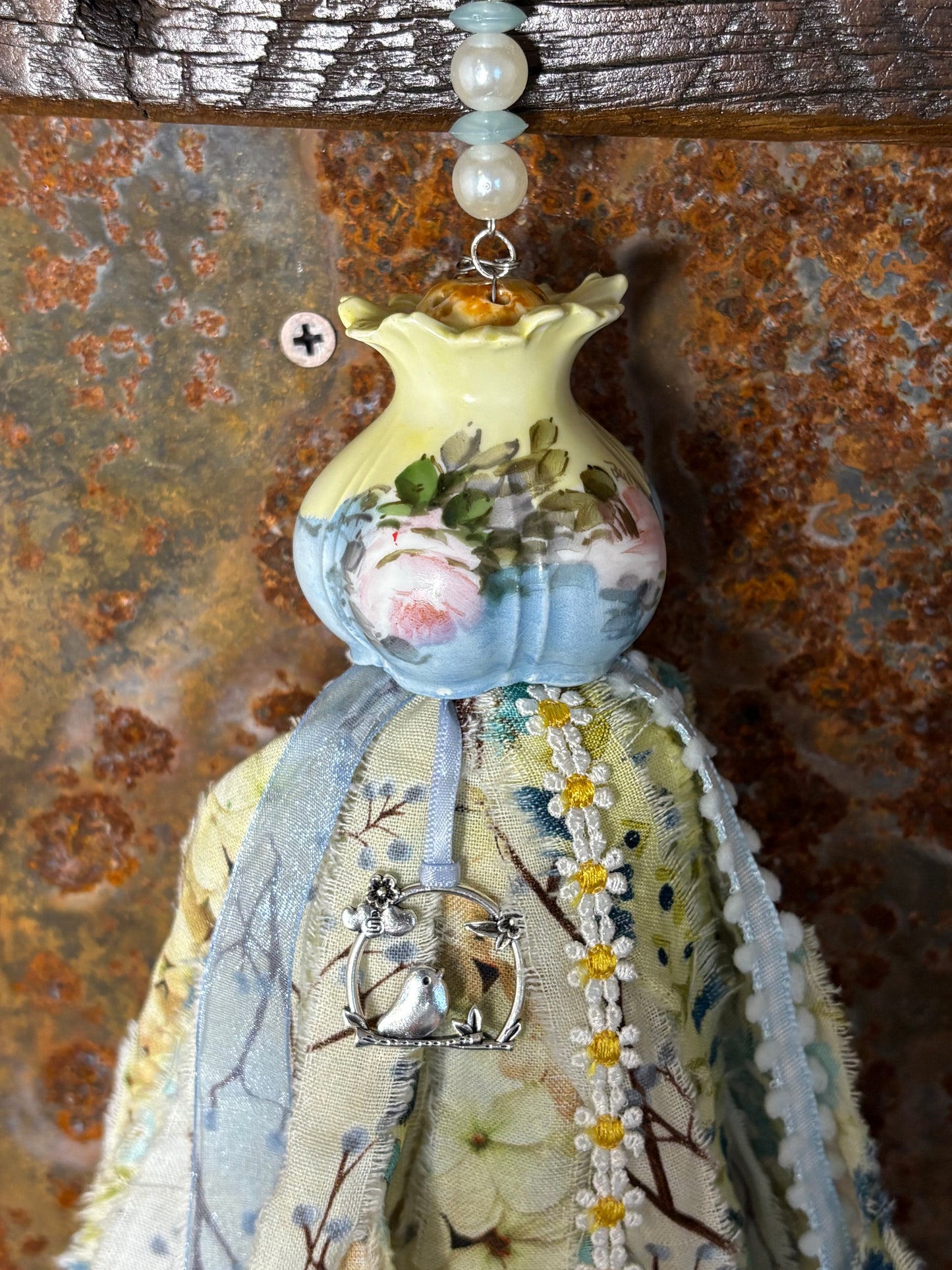 Vintage Sunflower Floral Salt Shaker Tassel