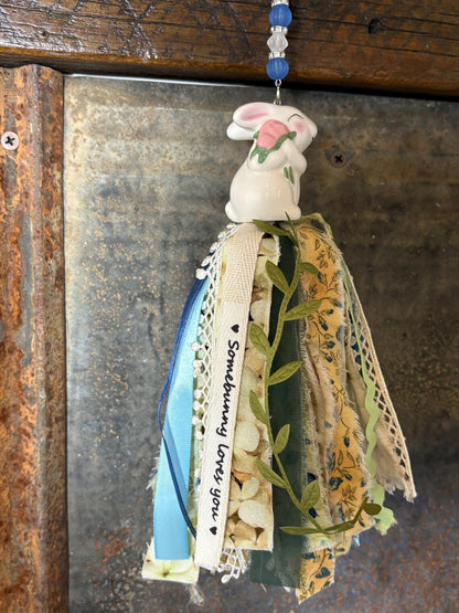 Bunny Rabbit Salt Shaker Tassel -Somebunny loves you