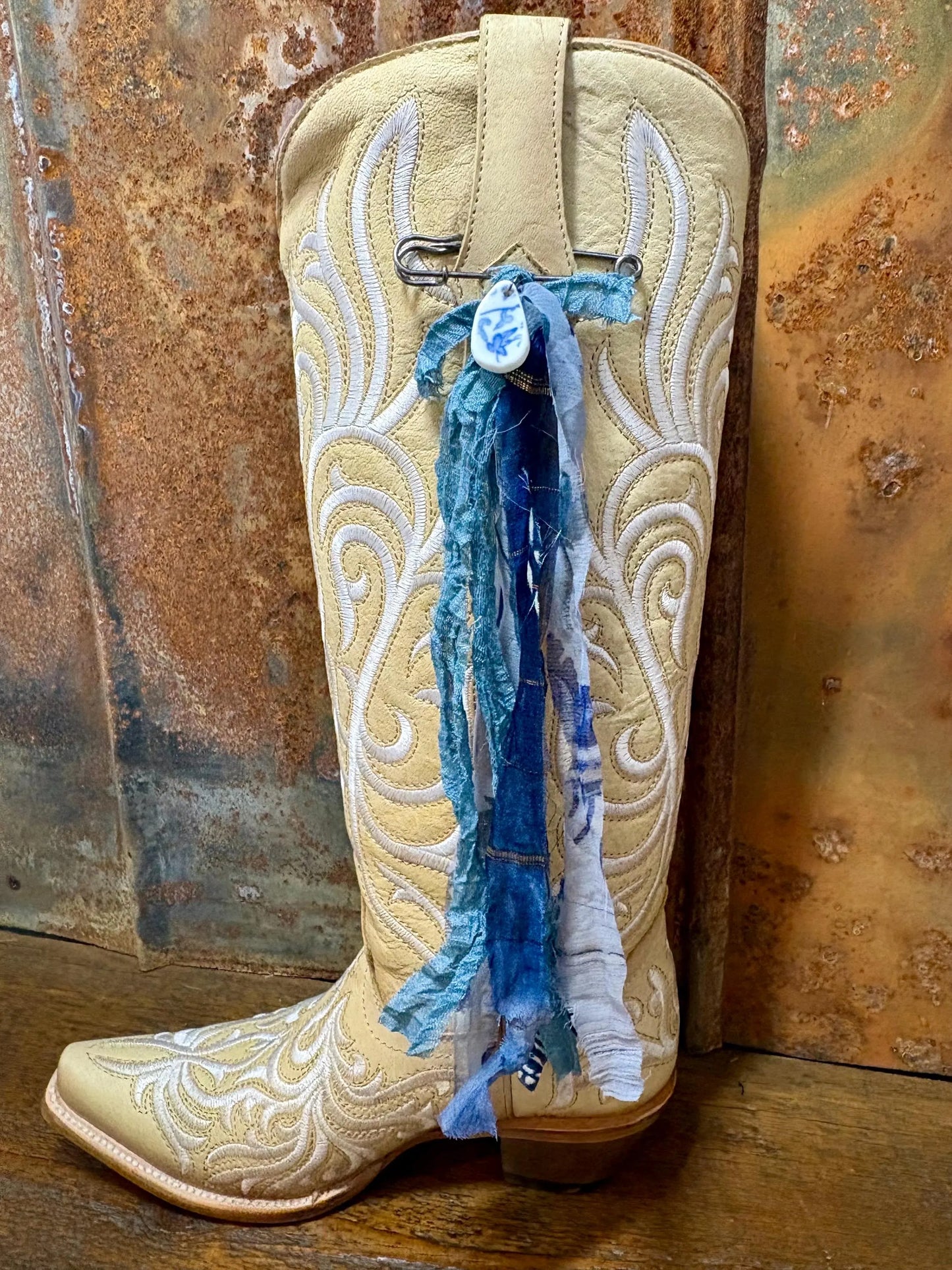 Cowboy Boot Ties Bows Dangles - Western Boho Cowgirl Handmade accessory - Porcelain 2